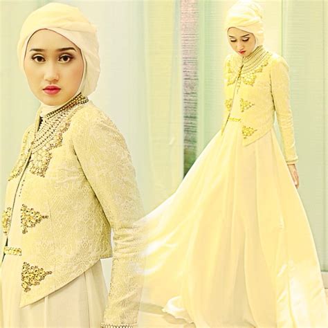 Agak sulit menemukan model busana yang cocok untuk anak remaja karena kebanyakan modelnya lebih cocok. 20 Model Baju Muslim Untuk Pesta Desain Dian Pelangi ...