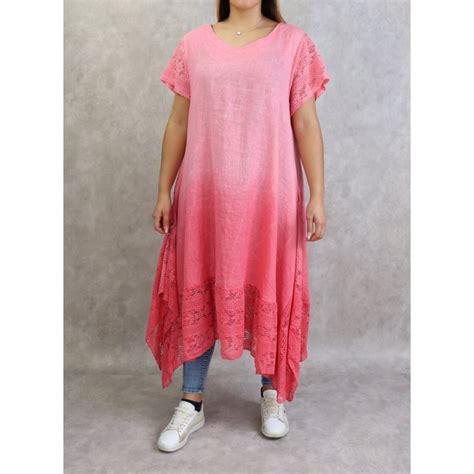 La robe en lin fait partie des vêtements basiques et classiques pour l'été. Robe d'été / Tunique longue et ample de couleur rose en ...
