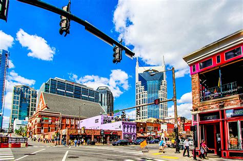 9 Urban Nashville Neighborhoods That Millennials Flock To