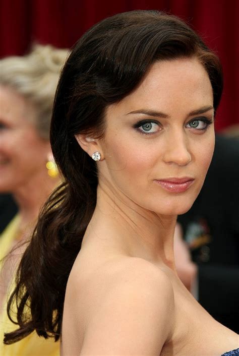 English Actress Emily Blunt Hairstyle Trend Hairstyle