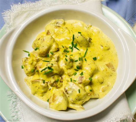 Chicken bites with creamy, curry sauce | Vessy's day