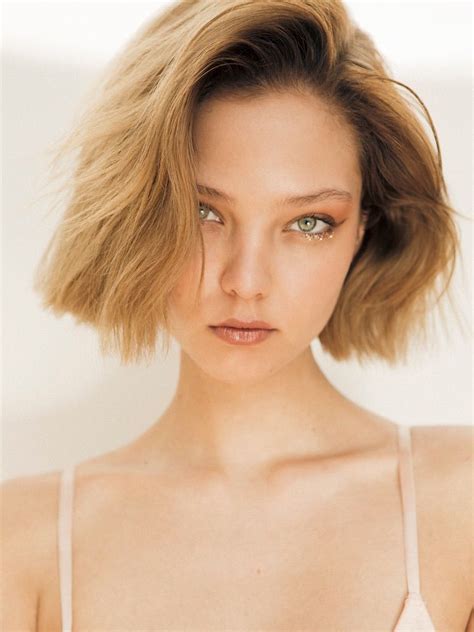 Alesya Kafelnikova Model Natural Hair Styles High Fashion Poses