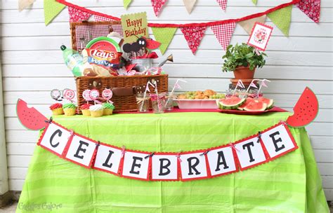 What a great summer time party theme. {GUEST POST} watermelon picnic party - Creative Juice