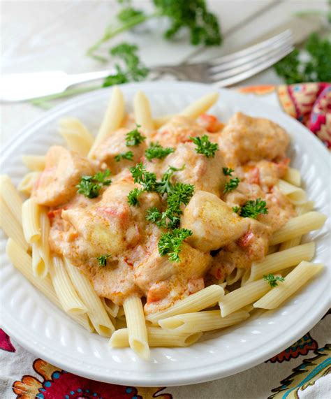 Whisk heavy cream and sour cream into the sauce and bring to a simmer, stirring occasionally. Chicken Breast In Sour Cream Sauce - Bunny's Warm Oven