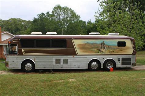 Bus for sale craigslist texas. Willie Nelson's Old Tour Bus Up For Sale on Craigslist ...