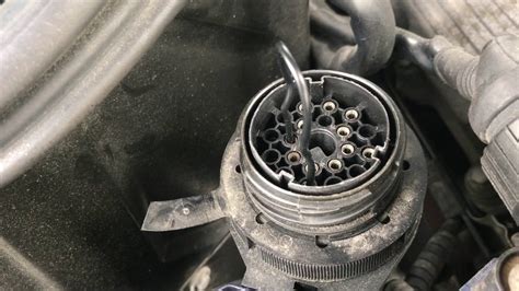 You can book online and the mobile mechanics on our network will come and do the work on your doorstep, one way to make your life a little easier! bmw-z3-oil-service-reset - YouTube