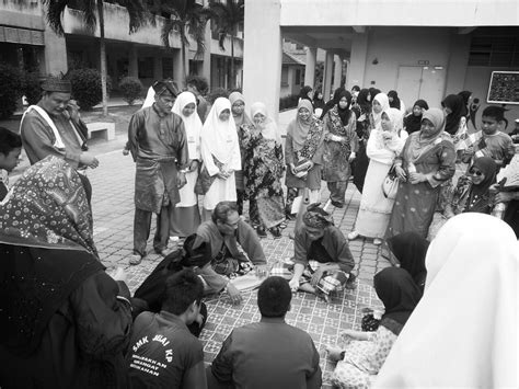 Kesultanan melayu melaka telah diasaskan oleh parameswara pada 1400. Tema kesultanan melayu melaka untuk Sambutan Hari Guru 2015