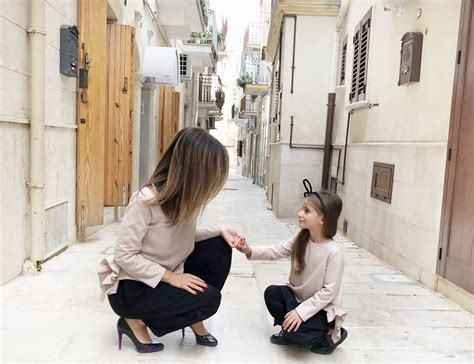 Mamma e figlia abiti 2021 estate stampa floreale mamma e me vestiti famiglia look madre figlia bambina abbinare vestiti trivalastore 4.5 su 5 stelle (15) prezzo scontato € 23,33 € 23,33 € 25,93. Abiti Mamma E Figlia : Elisabetta Polignano firma gli abiti da sposa mamma e ... - Mamababy ...