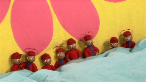 Igglepiggle is enjoying dancing in the garden. In the Night Garden | Pontipines in Upsy Daisy's bed | STV ...