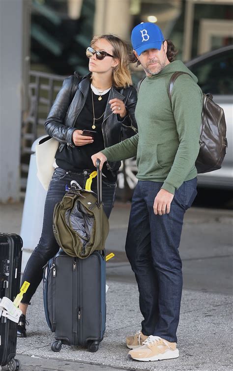Olivia Wilde And Jason Sudeikis At Jfk Airport 10012018 • Celebmafia