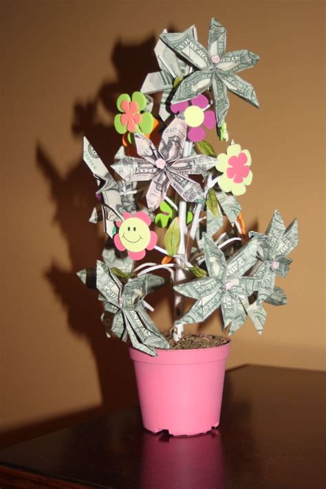 Christmas money origami instructions a neat way to give the money. 75 best images about Money tree on Pinterest | Graduation gifts, Creative and Gifts