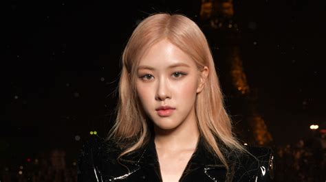 Black Pinks Rosé Performs The Lead Single Of Her Solo Debut Album R On The Ground On Sbs