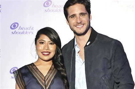 Последние твиты от yalitza aparicio martínez (@yalitzaaparicio). Yalitza Aparicio y Diego Boneta hacen campaña en apoyo a ...
