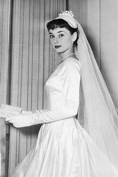 Check spelling or type a new query. Audrey Hepburn: l'abito da sposa che non indossò mai ...