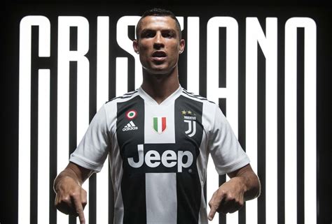 Ronaldo In Juventus Jersey Hd Wallpaper Serra Presidente