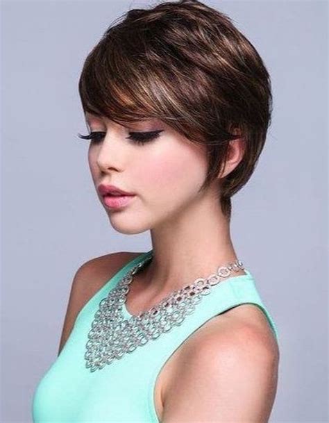 Short hair styles for girls with thick hair. 17 Effortless Chic Short Haircuts for Thick Hair | Styles ...