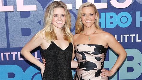 Reese Witherspoon Daughter Ava Phillippe Look Like Twins In New Selfie Rifnote