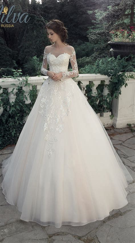 Their 2017 & 2016 bridal collection features romantic and sophisticated gowns with a beautiful combination of textures and fabrics. 20 Gorgeous Wedding Dresses for 2017 Brides - Oh Best Day Ever