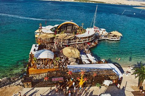 Big shout out to past fresh island acts such as wiz khalifa, burna boy, young thug, chris brown, migos, asap rocky, rae sremmurd, snoop dogg, stormzy, giggs and many others. Noa Beach Club Insel Club | Urlaub buchen, Insel pag, Kroatien