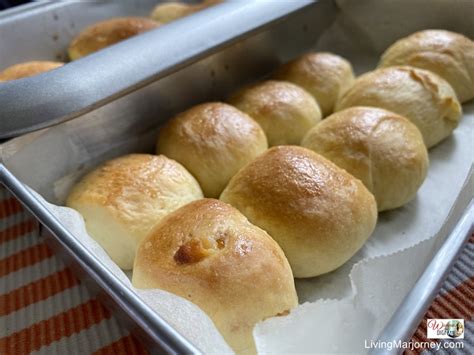 It aint just wholemeal all the time now. Woman In Digital: Soft and Fluffy Hokkaido Milk Bread Recipe