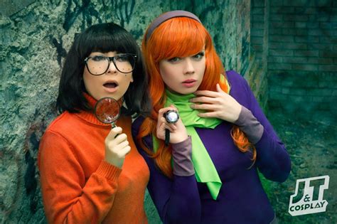Velma Dinkley And Daphne Blake By Mana Himei On Deviantart
