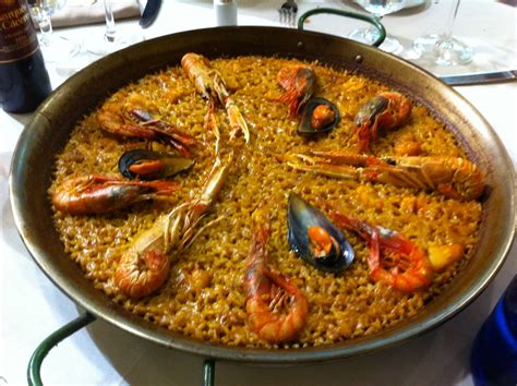 Eten in spanje gaat anders dan in nederland… hier dus een aantal (taal)tips om van eten in spanje te genieten en soepel met de verschillen om te spanjaarden eten vis/vlees en groente apart van elkaar. Eten en drinken in Valencia - Valencia Tips