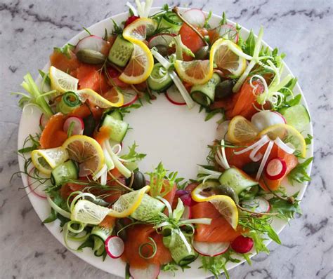 Luxurious lobster, oysters on ice, prawns on the barbie and silky smoked salmon generously draped over anything. Christmas Seafood Platter Ideas / Our 43 Best Christmas ...