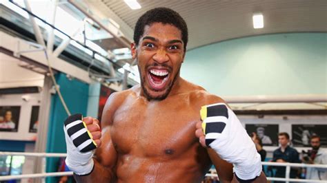 Anthony oluwafemi olaseni joshua, obe (ur. Black Lives Matter : le boxeur Anthony Joshua réagit aux ...