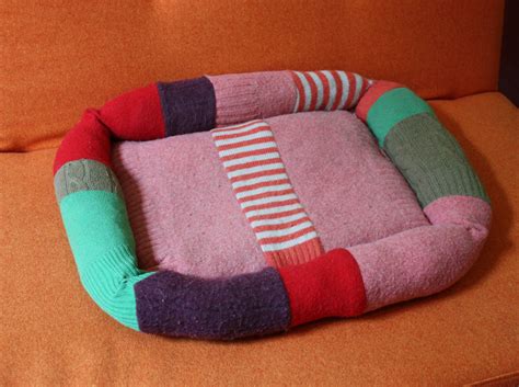 Diy Make A Cat Bed From An Old Sweater Diy Dog Bed Diy Dog Stuff