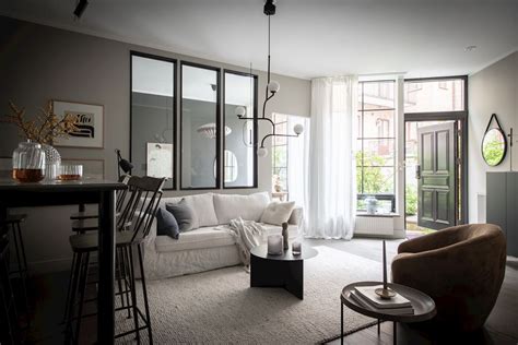 Living Room With An Impressive Mirror Coco Lapine Designcoco Lapine