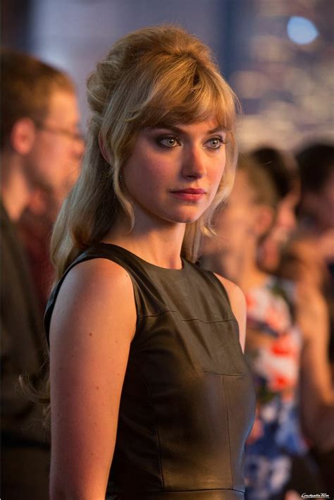 Julia Maddon Imogen Poots Handelt Mit Exklusiven Sportwagen Imogen Poots Hair Beauty