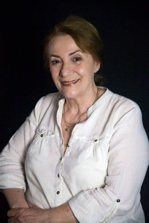 Eşkiya dünyaya hükümdar olmaz dizisi ile son projesinde hayriye karakterine hayat veren ünlü oyuncu sabina toziya yaşadığı sağlık sebepleri sonrasında hayata gözlerini yumdu. Sabina Toziya Kimdir? Kaç Yaşında ve Nereli?