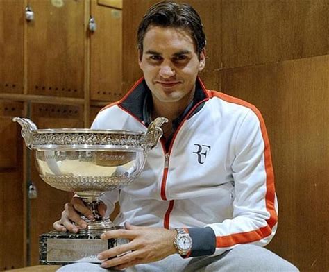 Roger federers spiel wirkt noch etwas rostig, doch der schweizer gewinnt sein erstes match nach 13 monaten pause. Roger Federer wearing a Rolex Oyster Perpetual Yacht ...