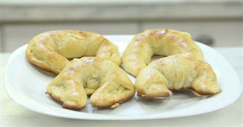 Have a quick look at the recipe. كرواسون بالجبنه | Food, Cooking, Bread