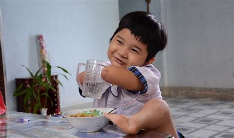 A Life Full Of Smile Of Vietnamese Girl With No Arms Or Legs Society