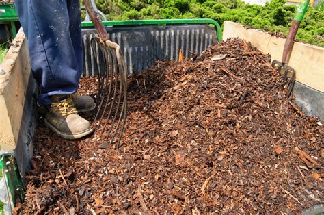 Round pea gravel 12mm or 18mm like the cracked alternative is popular in perth gardens with native plants, it gives a natural look to paths and garden areas. Garden Mulch Delivery Perth | Fasci Garden