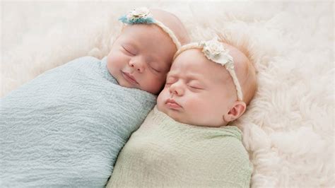 When this happens, your baby is showing you they are ready you can do things like take a bath, read a story, and sing a lullaby. How and When to Swaddle Your Baby