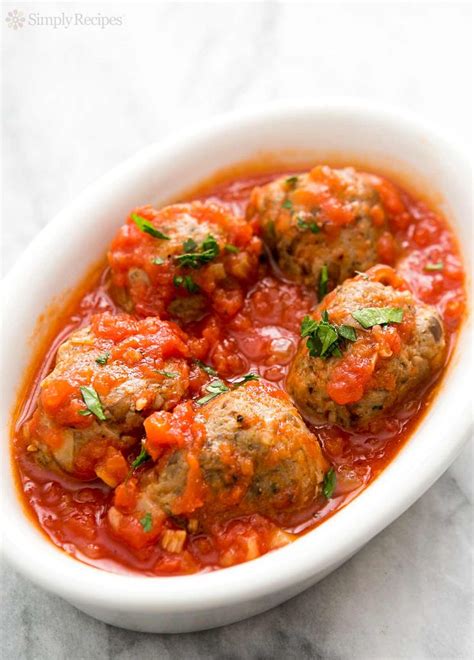 Ground turkey is a healthy alternative to red meat and works in a variety of dishes ranging from chili, tacos, burgers, and more. Turkey Meatballs (That Aren't Dry!) | Recipe | Best turkey ...
