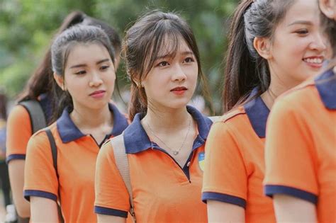 Đồng phục của hutech nhuộm màu lớp học của t.h.k.t ^^. Mặc đồng phục đứng vấn tóc, nữ sinh Hutech được "500 anh ...