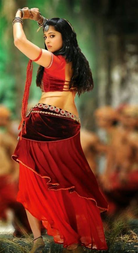 Hot Actress South Indian Back Side Saree Pose Jamesalbana