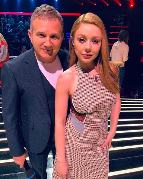 Пара прожила вместе 20 лет, но в 2015 году они развелись. Тина Кароль в стильном платье появилась вместе с Юрией ...