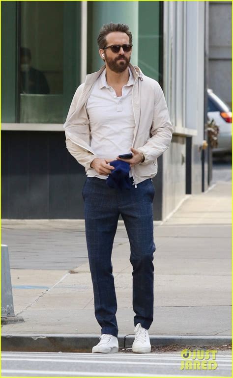 Ryan Reynolds Looks Sharp During A Day Out In Nyc Photo 4718928 Ryan