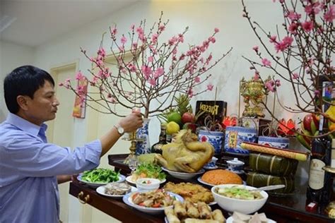 Lễ cúng tất niên được tiến hành vào chiều 30 tết. Bài văn khấn cúng Tất niên trong nhà, ngoài trời năm Canh ...