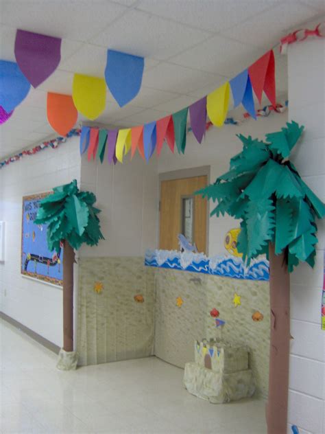 These under the sea theme ideas will make them feel like they are enjoying a summer day at the ocean. classroom ocean theme...change my tree to have this top ...