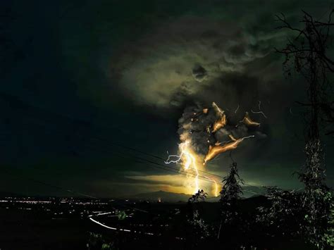 Was there a delay in the raising the volcano's eruption began on january 12 and is ongoing. These Photos of Taal Eruption 2020 is the most powerful ...