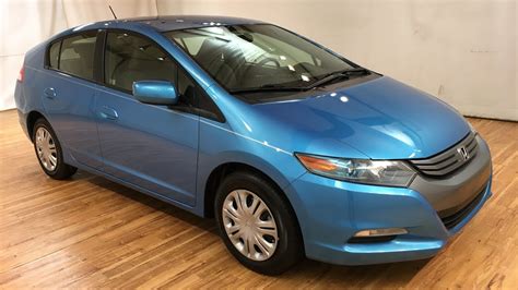 Your initial impression, however, is formed by the instrument panel, which does exactly what a panel for a hybrid should do. 2011 Honda Insight LX HYBRID #Carvision - YouTube