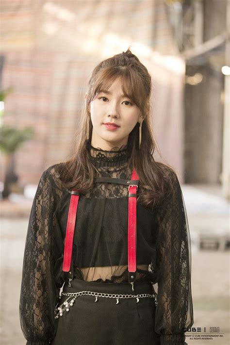 Lütfen onlara sevginizi çokca gösterin. Cho Miyeon | Kpop outfits, Girl bands