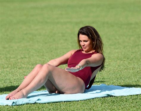 Danielle Lloyd In Swimsuit Doing Yoga In Dubai Indian Girls Villa Celebs Beauty Fashion And