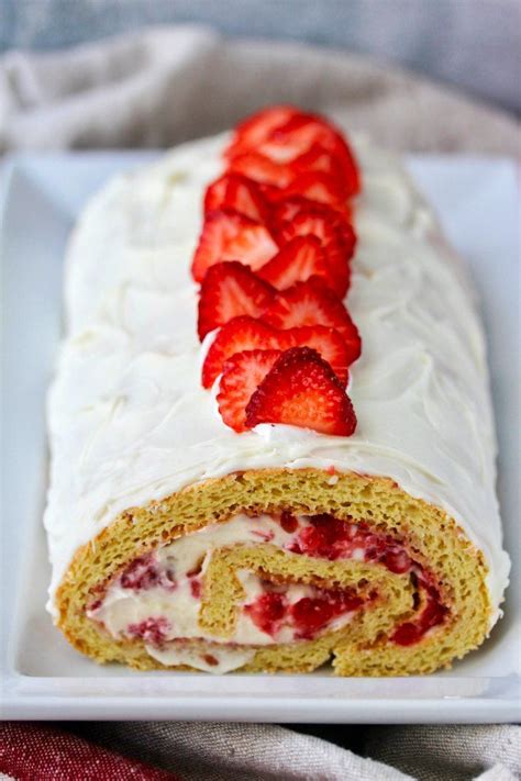 Ian always loves chocolate swissroll covered in chocolate rice sold in ntuc hypermarts this time i baked a similar one for him, but bigger. Strawberry Swiss Roll Cake | Recipe | Melting chocolate ...