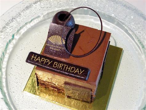 Made a cake for my mum, and i know someone will probably pick me up on this for being wrong im saying this now; Mandarin Oriental Hotel, Birthday Cake Part 3